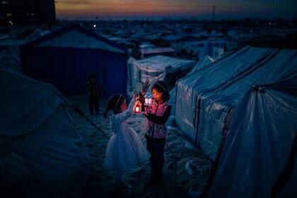 Desde finales de 2023 se ha producido el desplazamiento masivo de palestinos en Gaza.