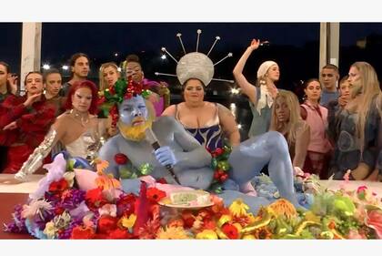 Esta escena en la ceremonia de inauguración de París 2024 causó mucha controversia por una confusión.