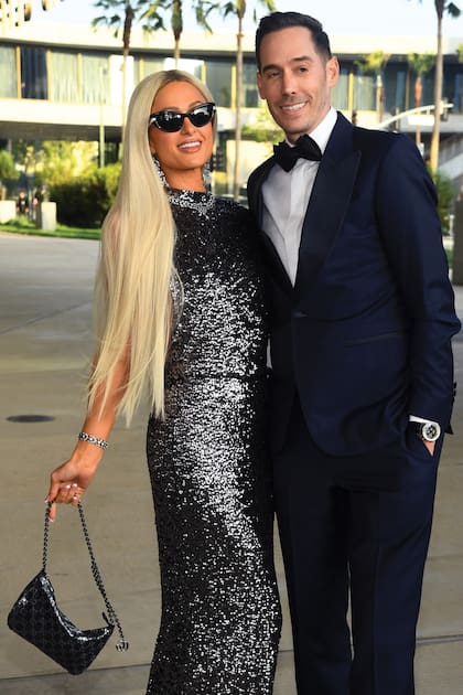 Paris Hilton,
que llevó un diseño
by Gucci, y su marido
Carter Reum