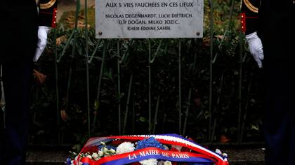 París: Hollande rinde homenaje a los 130 muertos a un año de los ataques de Estado Islámico