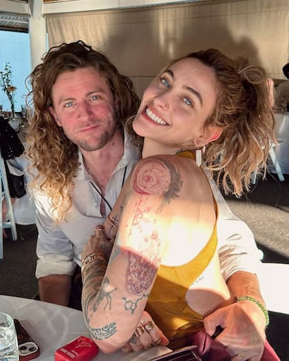 Paris, la hija de Michael Jackson, está en pareja con el productor musical Justin Long desde 2022