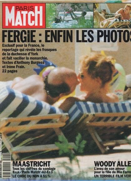 Paris Match compró la exclusiva para Francia. Su título: "Fergie: finalmente las fotos". En la bajada, refiere al peso de las imágenes: "El reportaje que hace vacilar a la monarquía", dice