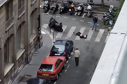 París: qué se sabe hasta ahora sobre el atacante que acuchilló a varias personas y mató a una