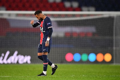 Neymar no pudo conducir a PSG frente a Manchester United y su equipo comenzó el torneo con una derrota