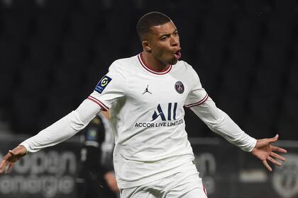Paris Saint-Germain's French forward Kylian Mbappe celebrates scoring his team's first goal during the French L1 football match between Angers SCO and Paris Saint-Germain at the Raymond-Kopa Stadium in Angers, north-western France on April 20, 2022. (Photo by JEAN-FRANCOIS MONIER / AFP)