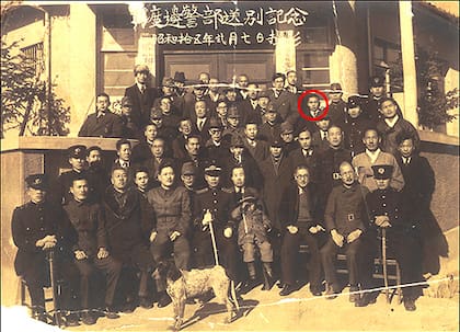 Park asistió a una escuela de profesores y trabajó brevemente en una escuela primaria antes de decidir seguir la carrera militar