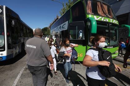 Muchos llegaron a la ciudad en colectivos de larga distancia para hacer las compras para Navidad