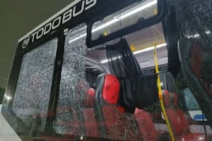 Atacaron un colectivo de la empresa DOTA, que no se adhiere al paro