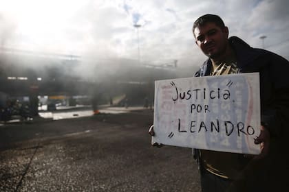 Paro de colectivos y protesta en la General Paz, en 2018, por el crimen de Leandro Alcaraz, chofer de la línea 620