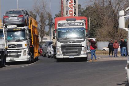 En varias provincias se registraron medidas de fuerza del transporte de Carga en Tucumán por la falta de gasoil