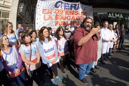Paro docente y marchas en el centro porteño, tras los incidentes en Chubut
