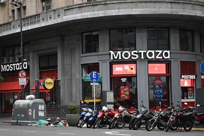 Paro general por la reforma laboral.
Calle Florida, Microcentro