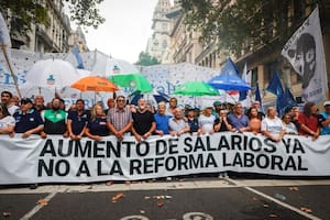 Manifestantes se concentran frente al Congreso