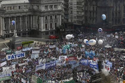 Paro y movilización. Marcha docente frente al Congreso Nacional, el 13 de septiembre pasado, en reclamo de una paritaria educativa nacional