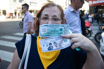 Parodia de la dolarización libertaria