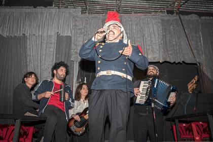 Parodia y farsa para retratar algunos pasajes de nuestra historia