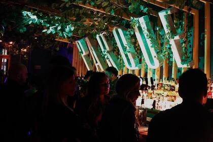 Parque Bar, para pasar directo de la oficina a un jardín
