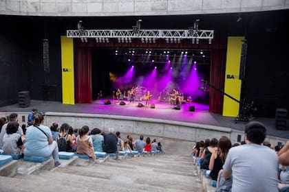 En el anfiteatro conviven una programación gratuita gestada por el ministerio junto, ahora, con obras privadas con entradas pagas