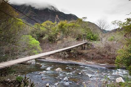 Puente sobre el río Lipeo.