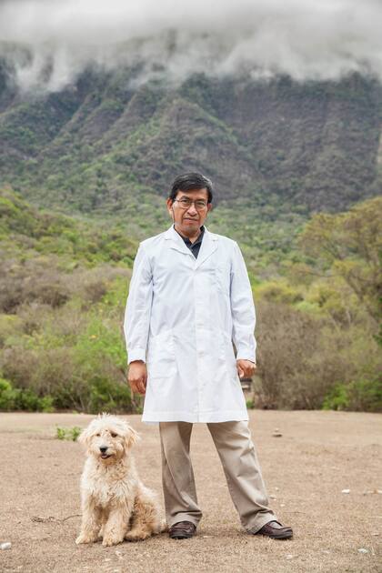 Eliseo Chambi, Director de la Escuela de la comunidad de Lipeo.