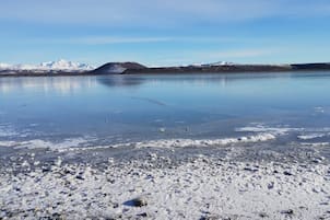 Se congeló una laguna en Neuquén: las imágenes del fenómeno
