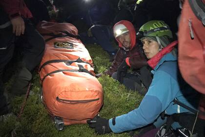 Parque Nacional Los Glaciares. Los rescatistas descendieron en camilla a la escaladora de nacionalidad alemana hasta el Puesto Sanitario de El Chaltén