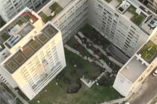 Se derrumbó el techo del estacionamiento de un complejo de viviendas en Parque Patricios