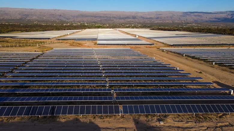 Inauguran dos parques solares en Córdoba - LA NACION