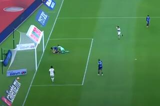Los errores del arquero que le costaron dos goles a su equipo y el bombazo de un argentino