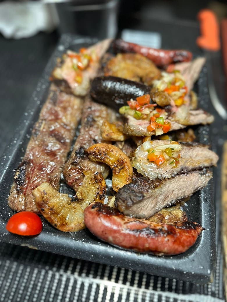 Del Atlántico a Roma: el argentino que convirtió su parrilla en un punto de encuentro de futbolistas y del Papa