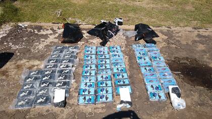 Parte de la cocaína encontrada en la lancha abandonada en Rosario