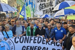 La marcha universitaria refuerza su condimento opositor con la adhesión de partidos políticos y sindicatos