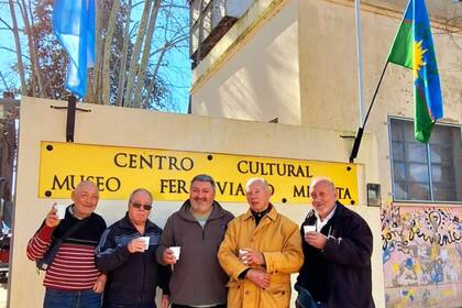 Parte de la comisión que resguarda la historia del museo