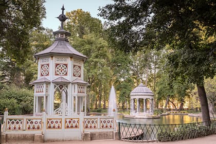 Parte de la Comunidad de Madrid, la ciudad de Aranjuez cobró notoriedad cuando el maestro Joaquín Rodrigo estrenó el "Concierto de Aranjuez" -una composición musical para guitarra y orquesta escrita en 1939-.