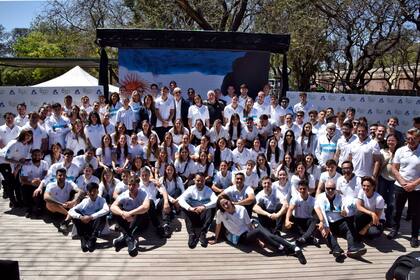 Parte de la delegación argentina para los Juegos de Santiago 2023, en la presentación de la ropa