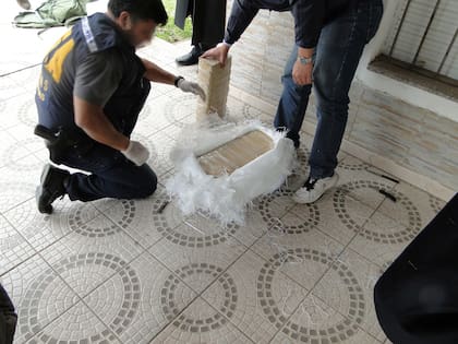 Parte de la droga secuestrada a Delfín Zacarías, "el Rey de la cocaína", en la cocina de drogas que había montado en una mansión de un country en las afueras de Rosario