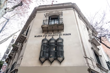 Parte de la fachada de la casona en la que vivió el matrimonio Carabassa con sus 11 hijos hasta que en 1948 fue adquirida por la Fundación de Ayuda Social Eva Perón, y transformada en el Hogar de Tránsito Nº 2.
