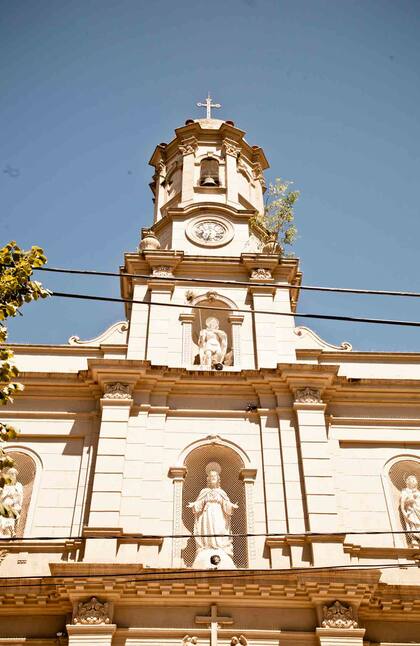 Parte de la fachada de la iglesia parroquial de Capilla del Señor.
