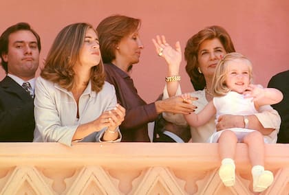 Parte de la familia de Fernando de la Rúa en en el balcón de la Casa Rosada. Su mujer, Inés Pertiné, su hija, su cuñado y su nieta