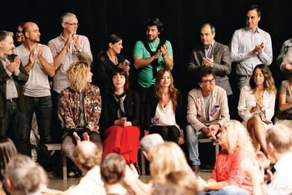 Parte de la familia, junto a creativos del Cirque du Soleil y otros invitados