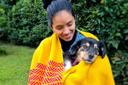 Parte de la nueva familia argentina de Karelly son sus amados perros.