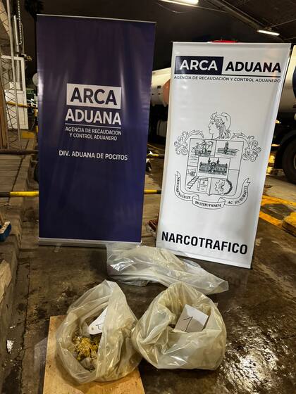 Parte de la sustancia incautada, embalada en bolsas plásticas