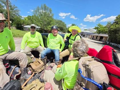 Parte de las personas que trabajaron con Solis en las tareas de rescate son personas que él instruyó