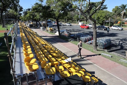 Parte de las tribunas que se utilizarán en el Road Show de Franco Colapinto en Buenos Aires