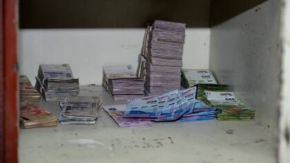 Parte de los $ 11.000.000 encontrados en una de las cajas fuertes de Castillo