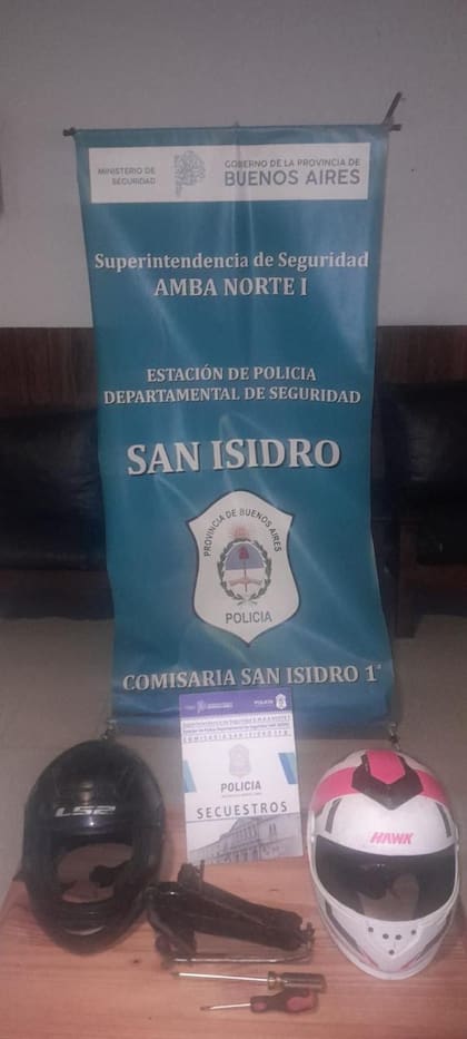 Parte de los elementos incautados