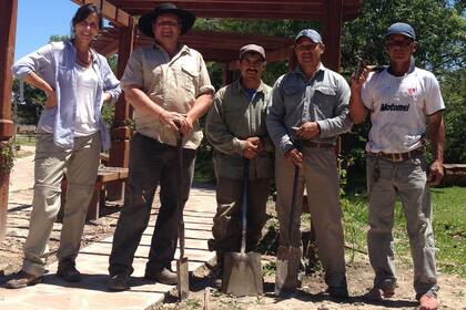 Parte de los equipos de trabajo con Cynthia Taylor.