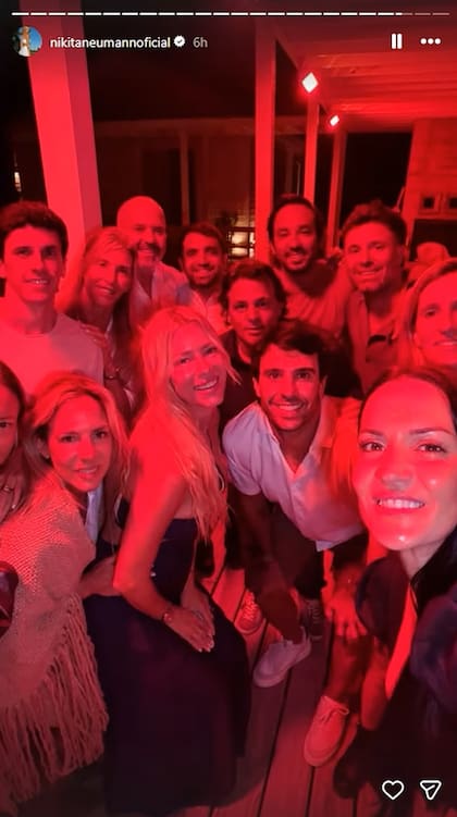 Parte de los invitados a la fiesta de 15 de Allegra Cubero en Punta del Este