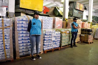 Detrás de una puerta secreta descubren un millón de cajas de medicamentos