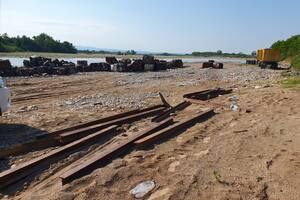 Parte de los rieles encontrados en un allanamiento realizado en la ciudad salteña de Aguas Blancas